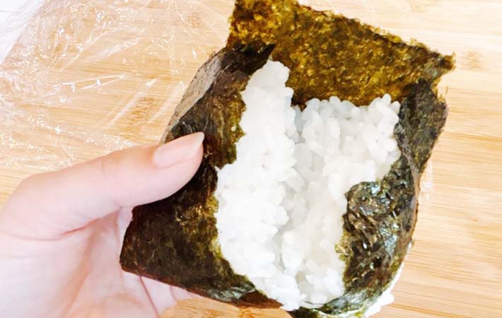 ラップで海苔をパリパリに保つ方法の写真