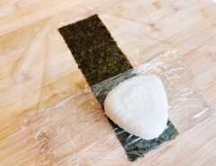 ラップで海苔をパリパリに保つ方法の写真