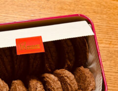 ミスドのクッキー缶の写真