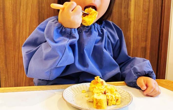 『コーン玉子焼き』を食べる写真