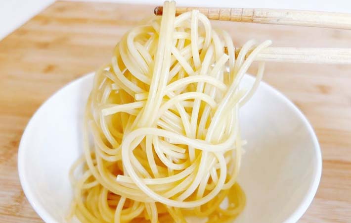 くっついたパスタの写真