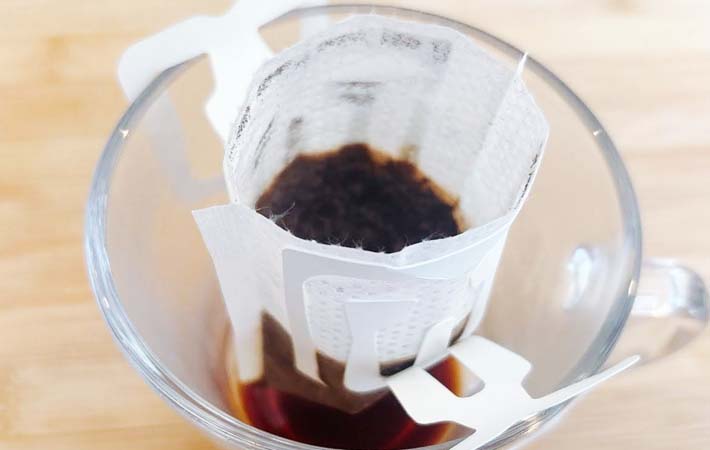 ドリップコーヒーをいれる写真