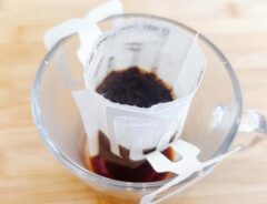 ドリップコーヒーをいれる写真