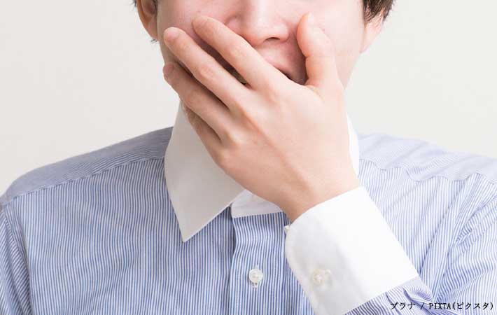 驚く男性