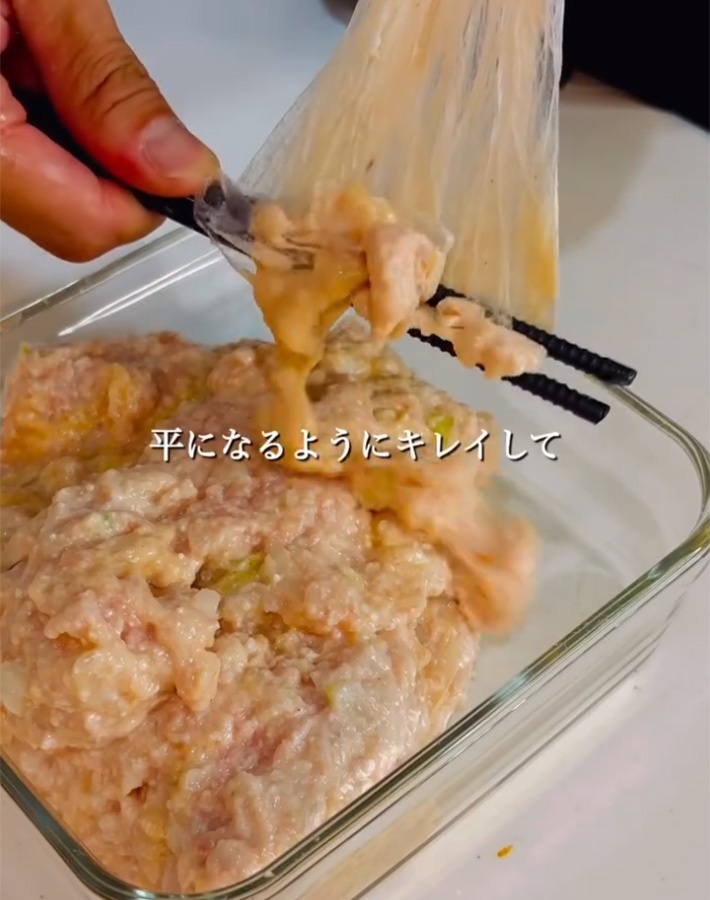 まっち（macchi_recipi）さんが紹介した『レンジで簡単チーズバーグ』