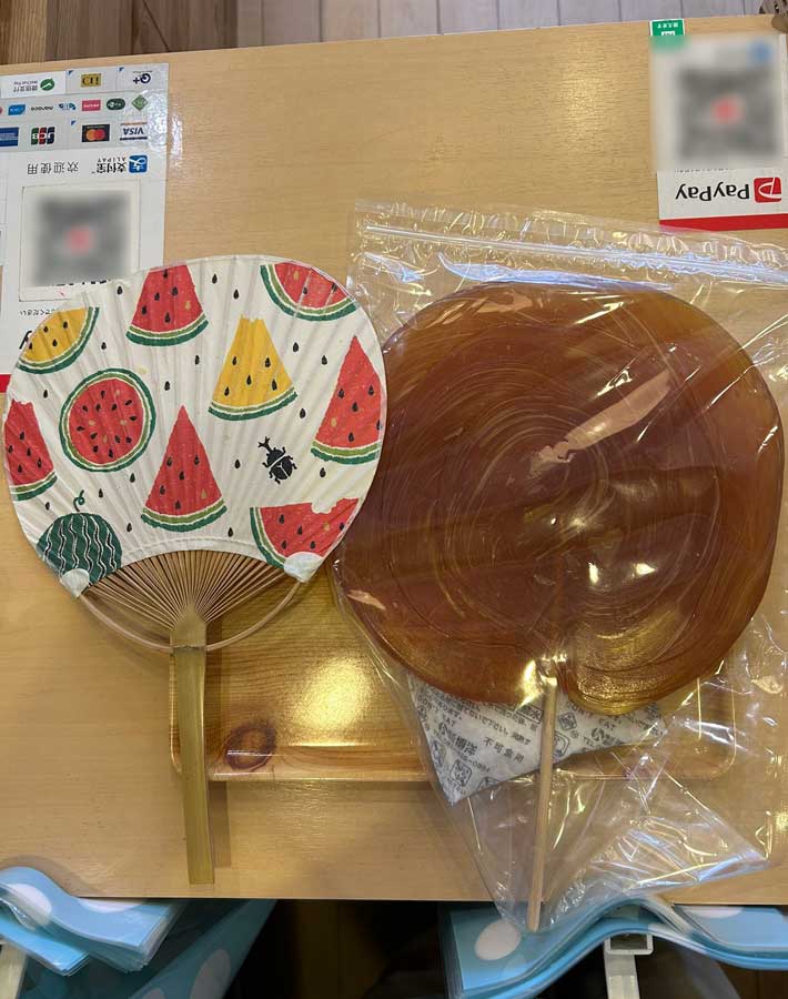 うちわとべっこう飴の写真