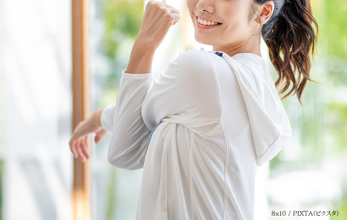 運動をする女性