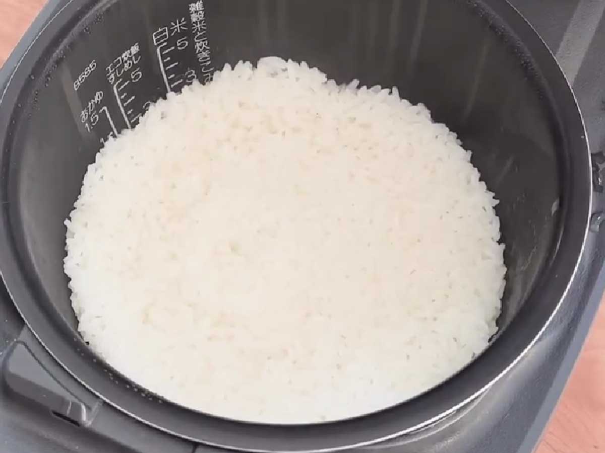 炊飯器の画像