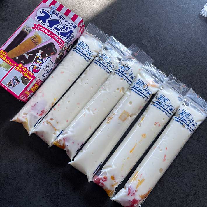 製菓用チャック袋スイーツ棒を使っている写真