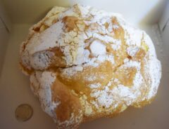 ジャンボシュークリーム