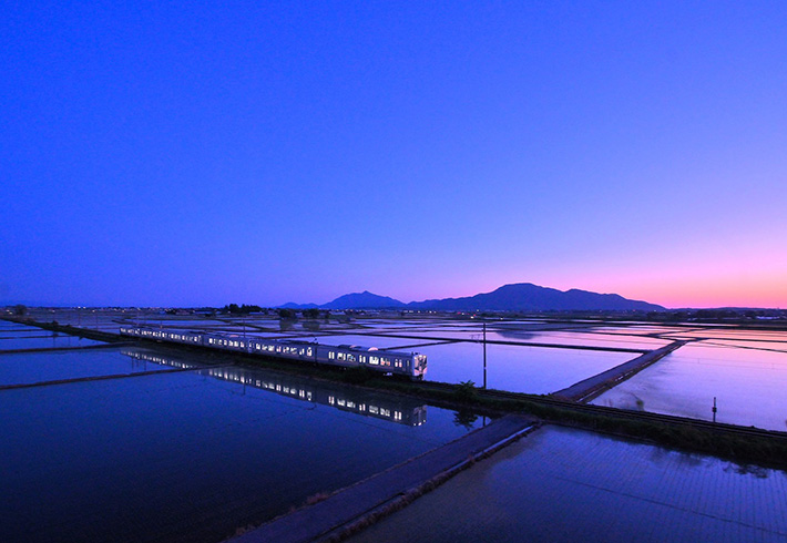 こけだま写真館（@azu351_photo）さんが撮影した、春の新潟の風景