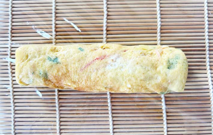『マヨポン玉子焼き』を作る写真