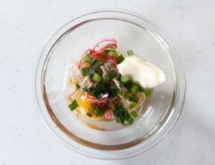 『マヨポン玉子焼き』を作る写真
