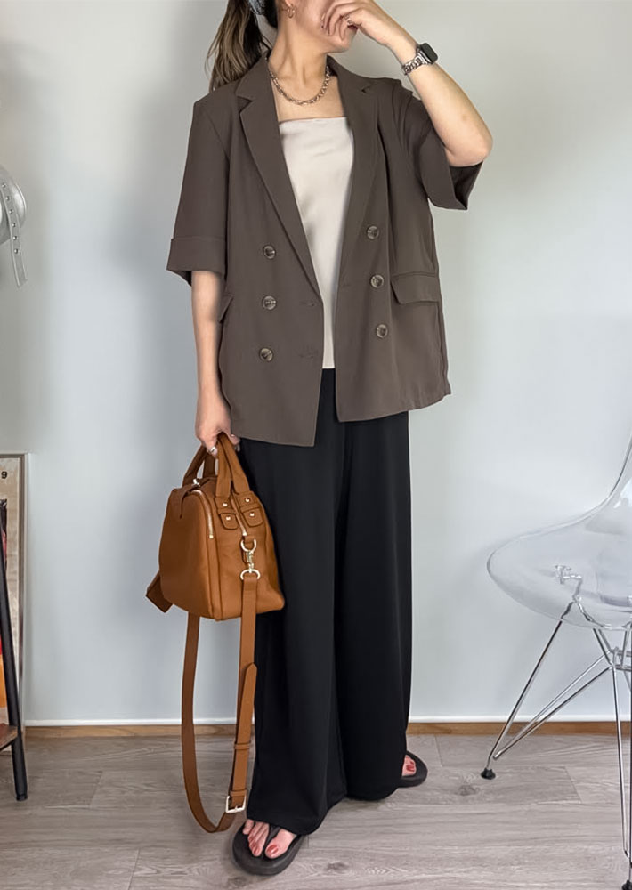『クレープジャージーストレートパンツ』の写真