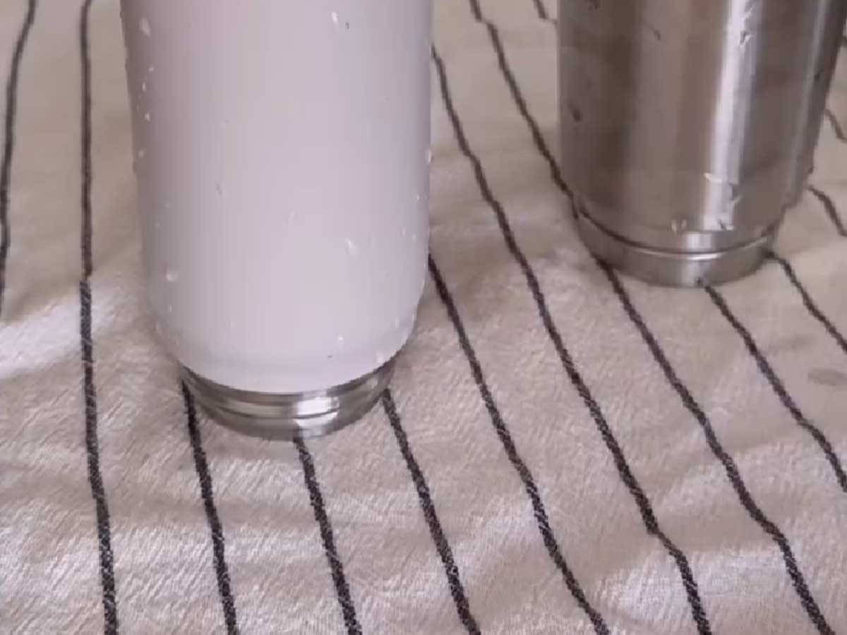 水筒の画像