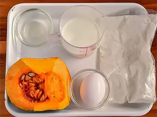 カボチャのパンケーキを作る写真(撮影:小泉明代)