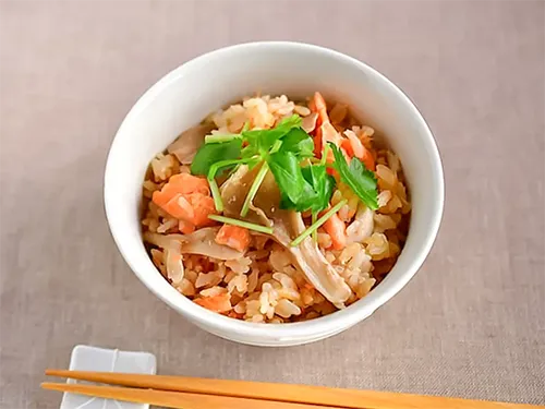 完成した炊き込みご飯の写真(撮影:小泉明代)