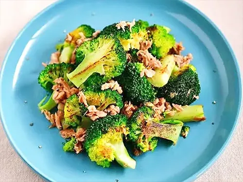 『ツナ入り焼きブロッコリー』の完成写真(撮影:小泉明代)