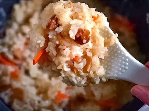 『おこわ風炊き込みご飯』を作る写真(撮影:小泉明代)