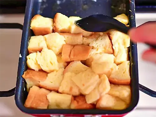 『玉子焼き器で作るフレンチトースト』を作る写真(撮影:小泉明代)