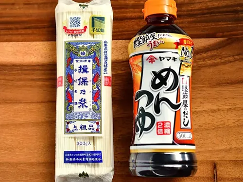 めんつゆとそうめんの写真(撮影:小泉明代)