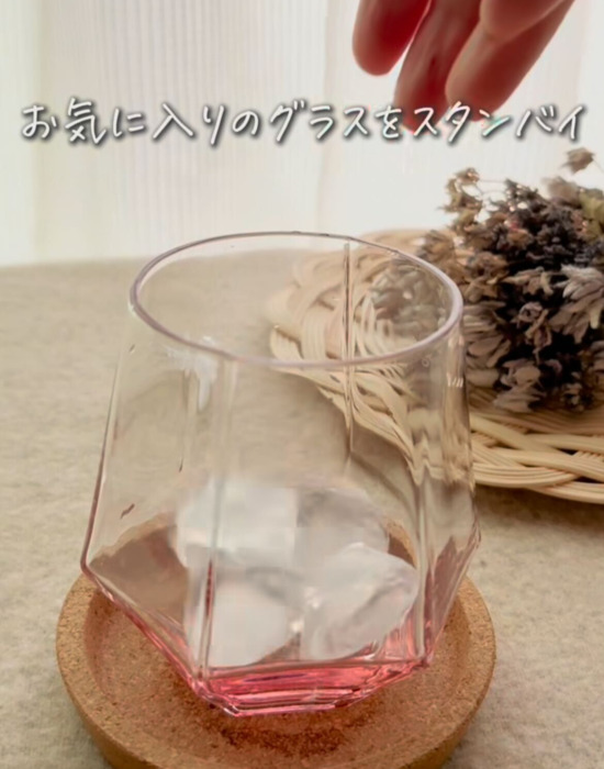 グラスに入った氷