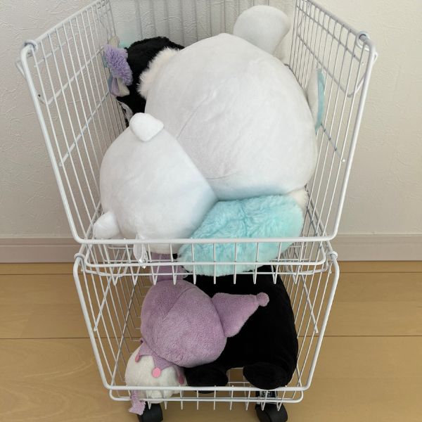 『キャスター付きワゴン』にぬいぐるみを収納した様子