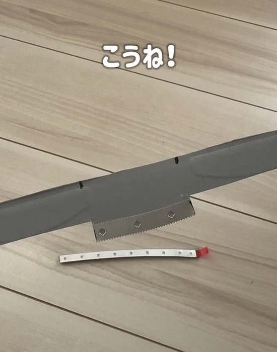 切り取ったラップ用カッター