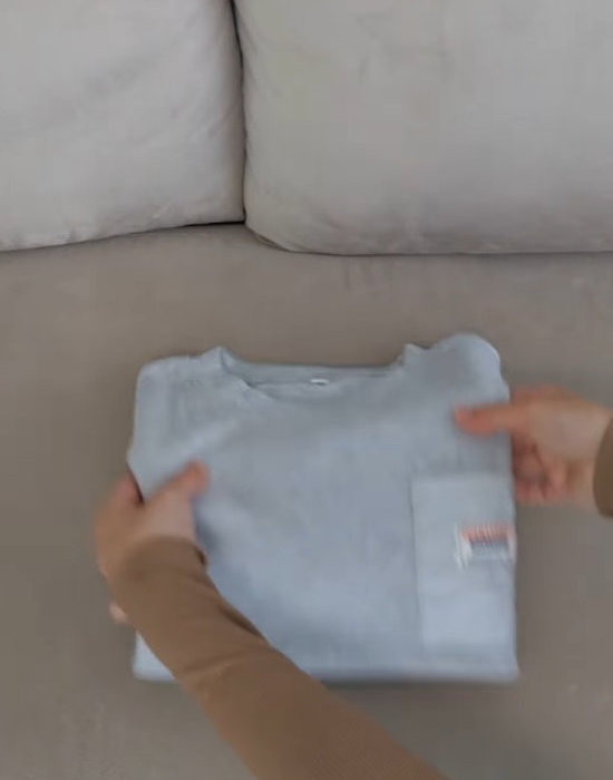 折り畳んだTシャツ