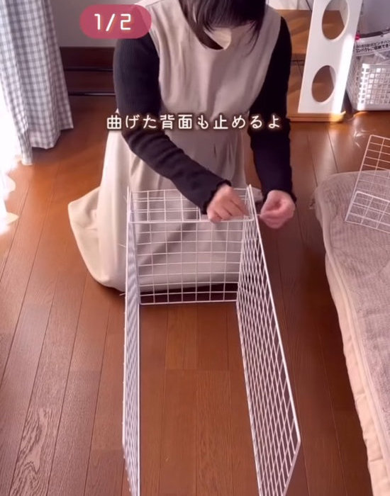 ワイヤーネット同士を結束バンドで固定する様子