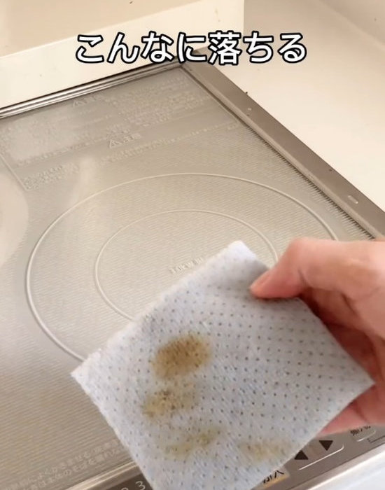 汚れた水回りの汚れ用　掃除シートときれいになったIHコンロ