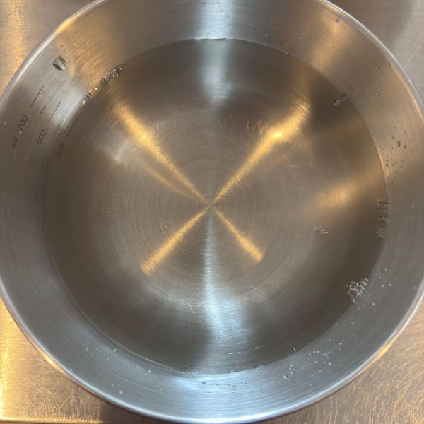 酢水の入ったボウルの写真
