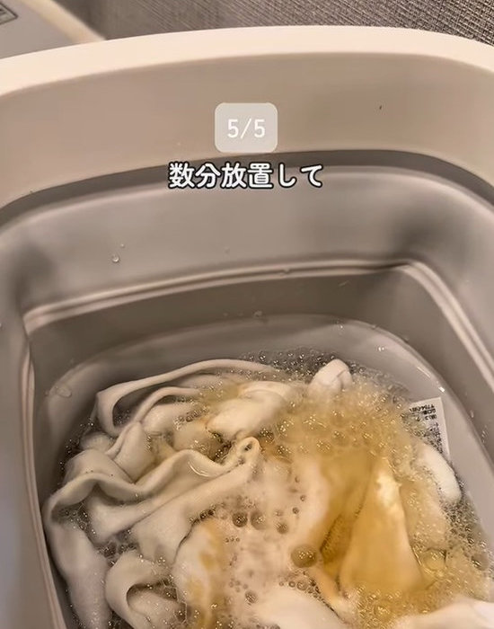 シミが付いた服を炭酸水につける