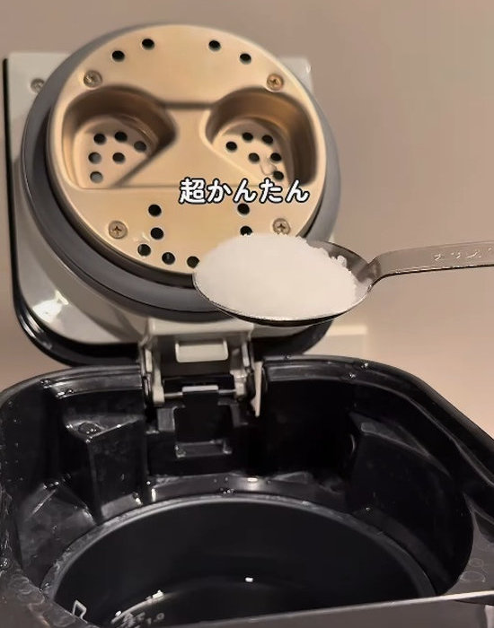 大さじスプーンに入ったクエン酸