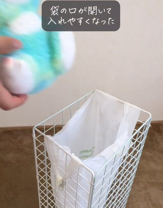 持ち手付きゴミ袋が引っかけられる