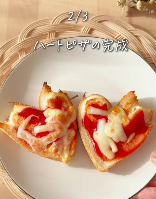 ハート型の食パンピザ