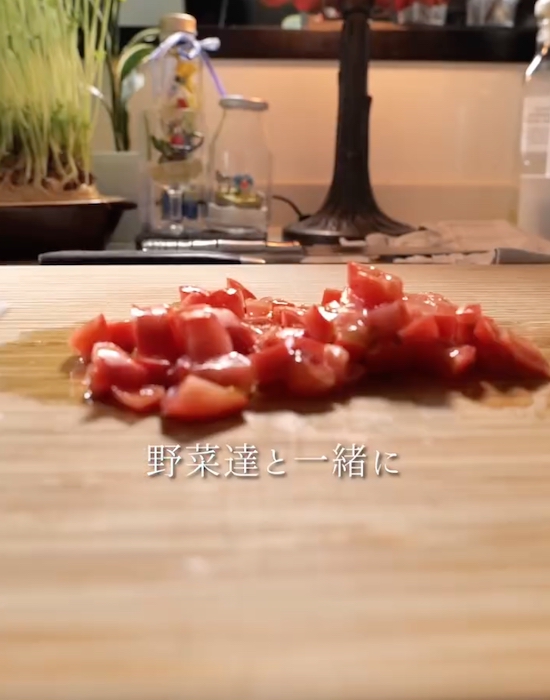 みじん切りにしたトマト