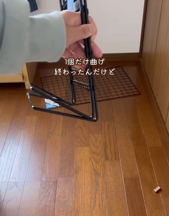 スタンド部分を曲げる