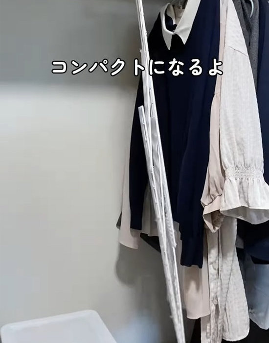 コンパクトになったワイヤーネットで作った棚