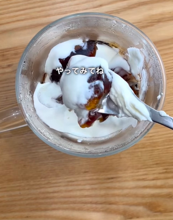 コーヒーフレッシュをかけたコーヒーゼリー