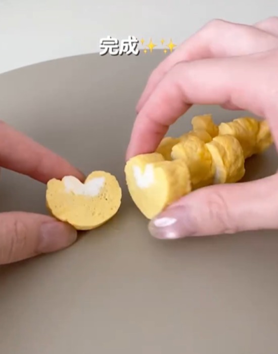 ハート型のだし巻きたまご