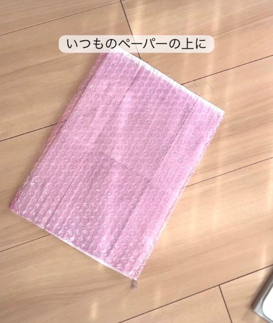 掃除シートの上の緩衝材