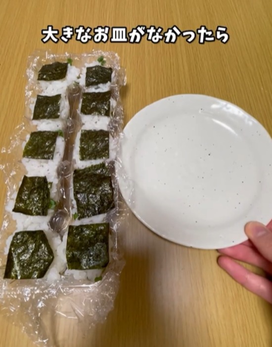 卵パックで作ったてまり寿司とお皿