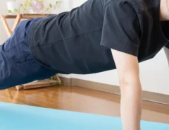 筋トレだけで痩せることは可能？自宅でできるトレーニングや注意点を解説