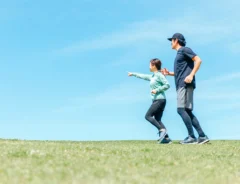【年代別】歩行速度の平均はどれくらい？健康との関係と正しい歩き方も解説
