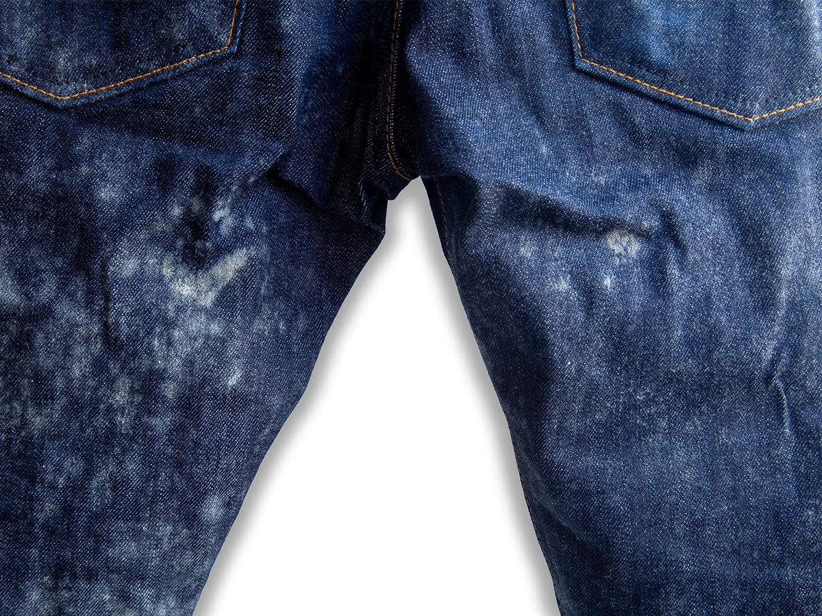 カビた服を洗濯機で洗うとどうなる?正しい洗い方とカビの予防法を解説