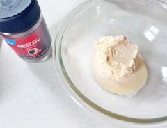 バニラアイスとネスカフェエクセラの写真