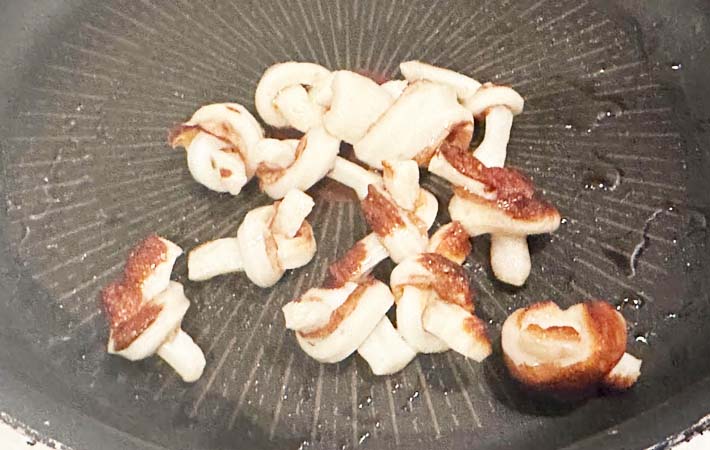 『ちくわ de なんちゃってタコ焼き』を作る写真