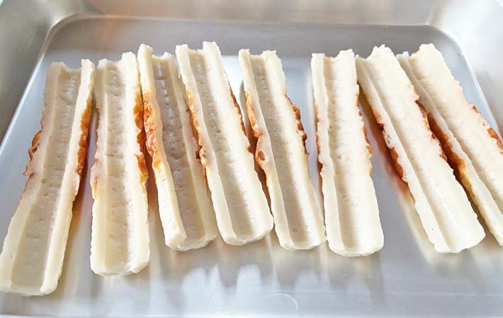 『ちくわの納豆チーズ焼き』を作る写真
