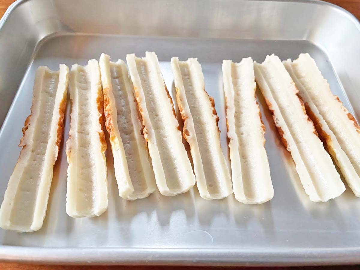 『ちくわの納豆チーズ焼き』を作る写真
